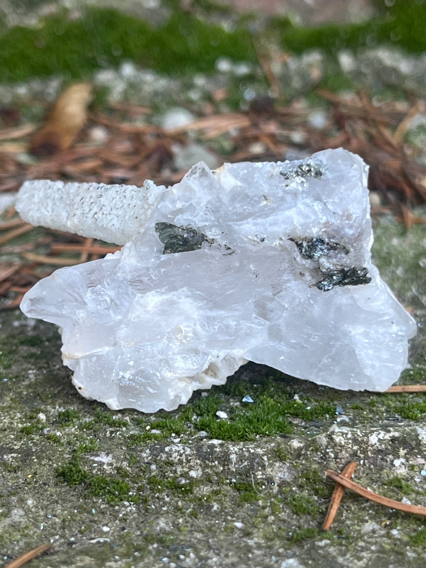 Hibátlan Lèzer Kvarc Család Dolomittal Pirittel
