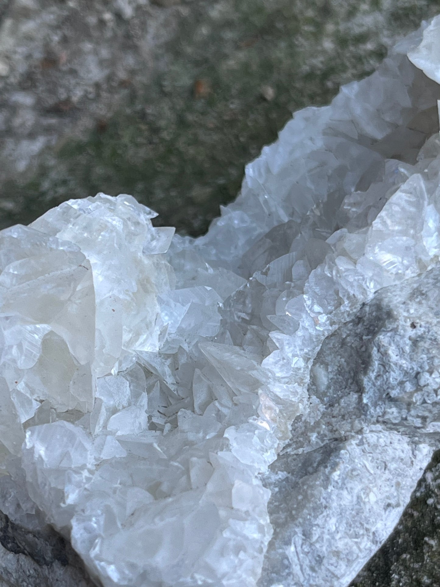 Gipszkristály Dolomit Ágyon