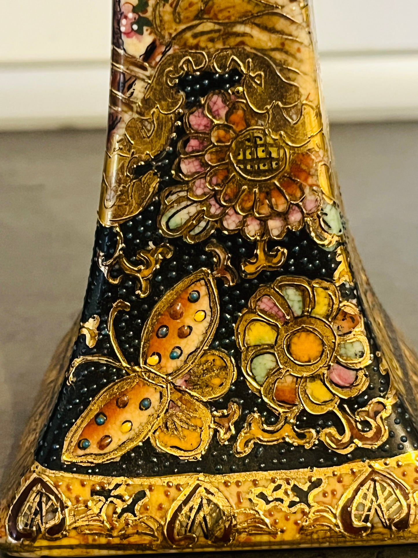 Satsuma-Stílusú Porcelán Váza 20. század Kína