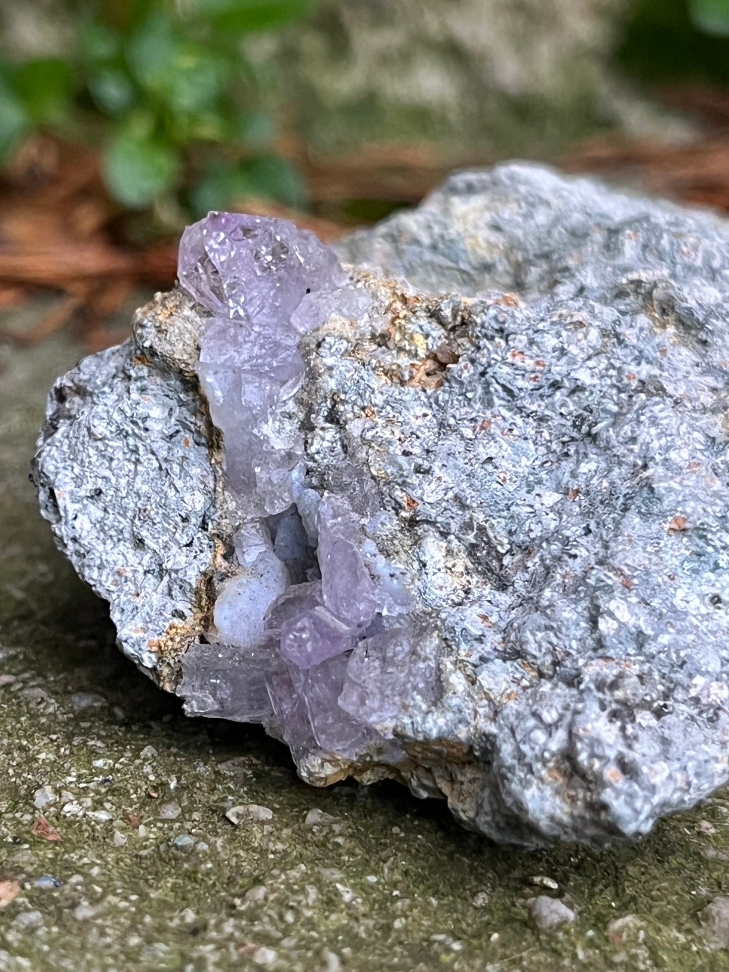 Herkimer Ametiszt Kvrac Andezit Ágyon